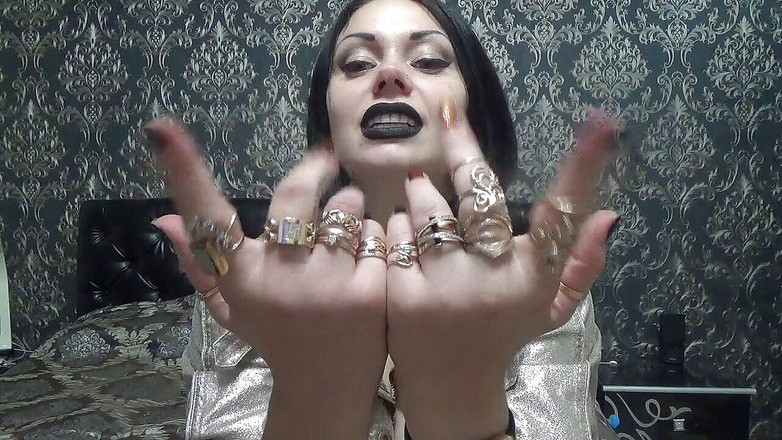 Goddess Misha Goldy: Godaan cincin emas dan hj! Fetish Yahudi!