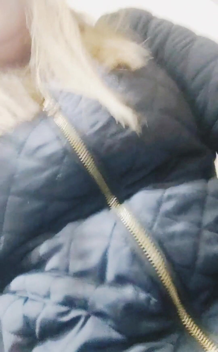 Miasincler: 当你在工作，但你很热，是时候找到浴室手淫了！！