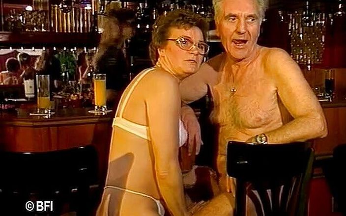 Nasty matures and dirty grannies club: Oma bomma teil 3