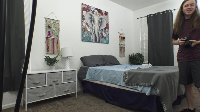 Conor Coxxx: În culise, filmare video cu futai în obraji cu Tokyo Lynn