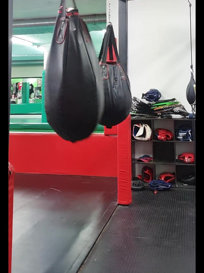 Robgrappler: Knockout Fitness: One Round Heavy Bag Boxing Workout - Get Punched...