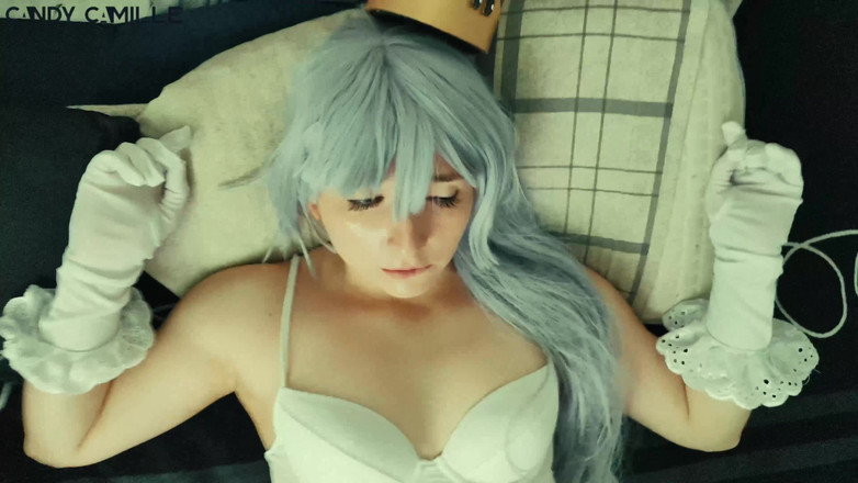 Candy Camille: Üniversiteli bith sikilmeden önce yarak emmeyi seviyor