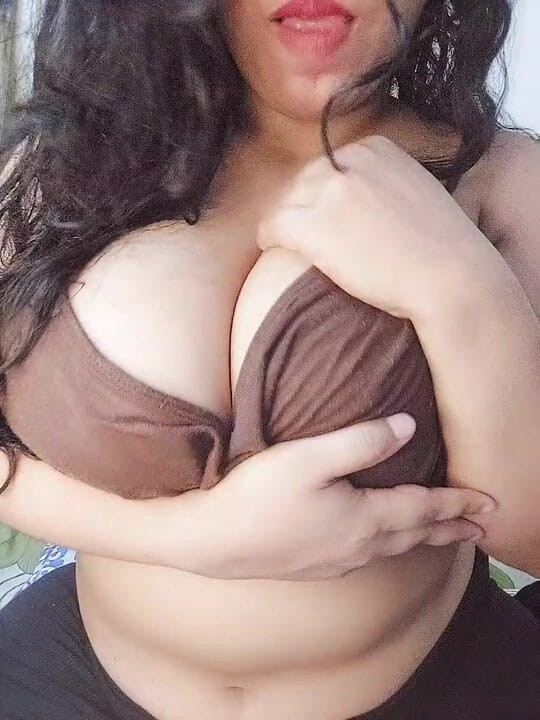 Adiba fan: 관능적이고 은은한 - 열정적인 곡선 경험