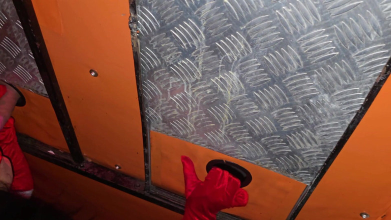 NubeBukkake: Gangbang Krismas Gloryhole