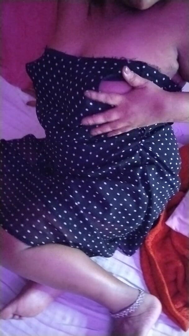 HotGirl21: Hot desi girl show here body with black cloth.