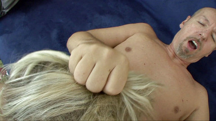 Hand Lotion Studios: Remaja pawg muda molek Angel Long dikongkek pepeknya oleh zakar...