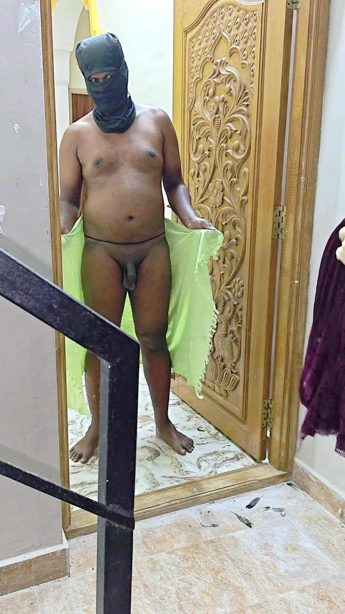 Thesana: Kawaler i pasierbica właściciela domu