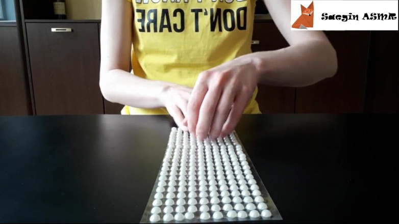 Saegin: 1[ASMR] Scratching rhinestones (no talking)