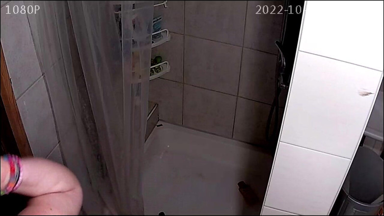 KittieNoOne: MILF přistižena ve sprše