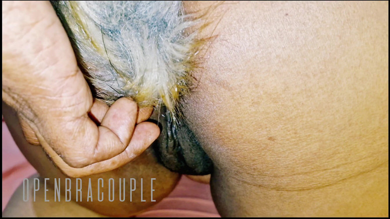 Openbra: Moglie scoreggia marito succhia il suo culo grasso