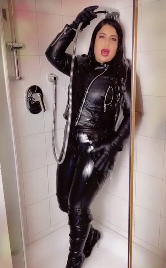 LadyAyse5: Горячая кожа в душе