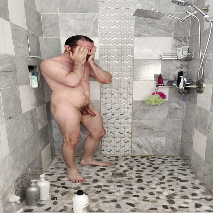 AlbinoAdonis: Duș sexy - videoclip personalizat - întreabă cum poți să te descurci