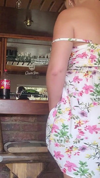 Elle ne porte aucune culotte, rendez-vous Tinder, baise la première nuit