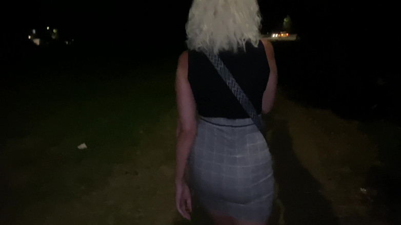MartinsMrsMilf: Night Out jen já v mini šatech na noční venku, oh...