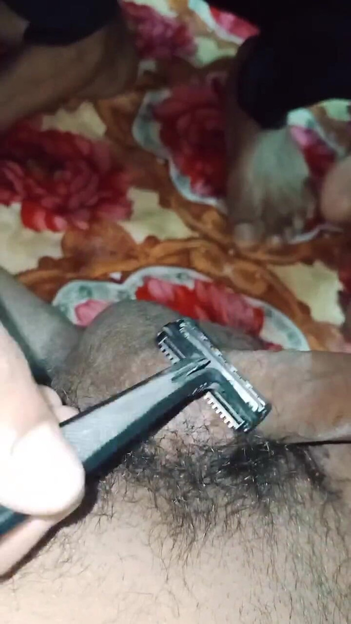 Alennaden: Sudah tiba masanya teman lelaki saya mencukur zakar dan telur