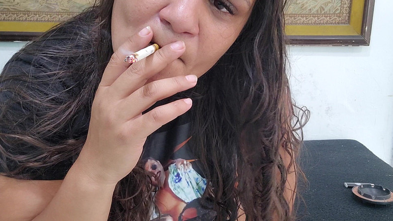 Paty Bumbum: フェティッシュの喫煙と射精のパフォーマンス