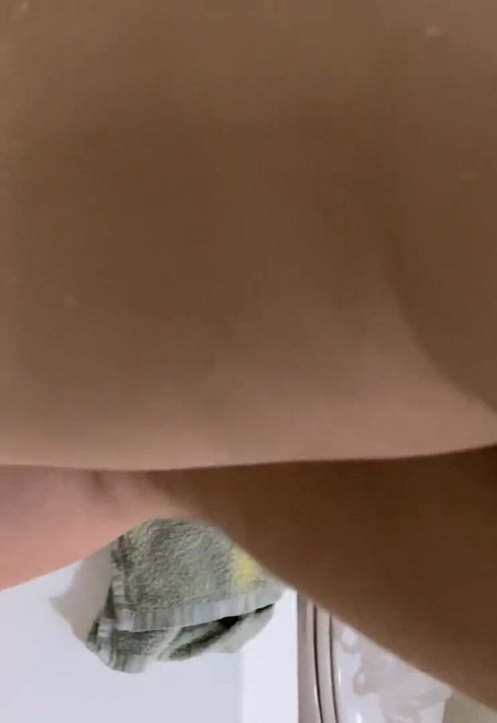 Monnycka: Scrub for ass