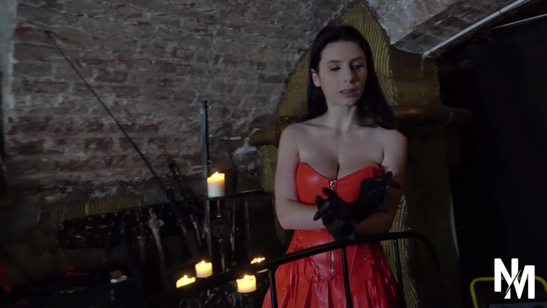 Nikky Thorne: Stunning MILF Nelly Kent Using Her Penis Destroyer on Her...