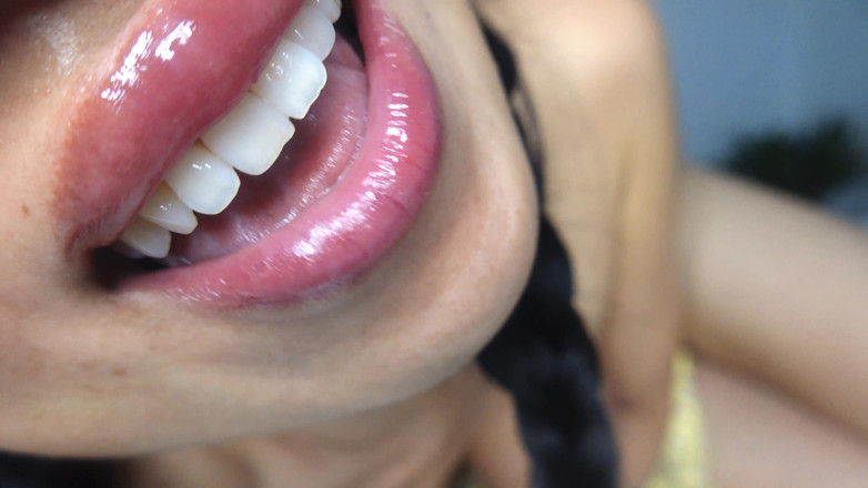 Asmr_mouth: Seducția e singurul lucru la care mă pricep.