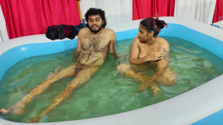 Vaishnavysharunraj: Couple Hot Romance in Pool