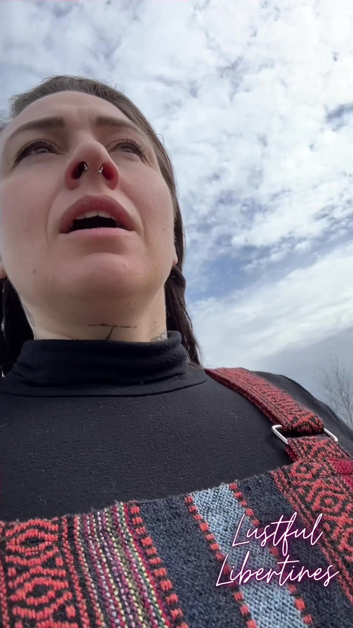 Lustful Libertines: Benimle yaramaz bir yürüyüşe gel