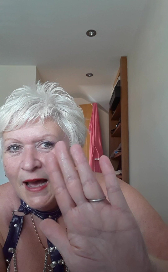 Uk Joolz: 感谢您在直播中如此多地打开我，你知道你是谁...