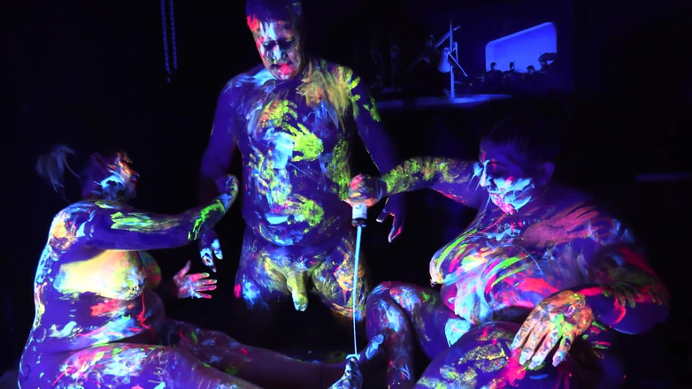 MattyFacial: Cheyenne, Hannah and Matty have some UV fun