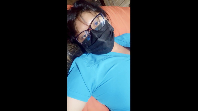 Martin13: 排他的！！ホットな看護師は職場のオフィスで自慰をする。このビッチは唯一無二だ