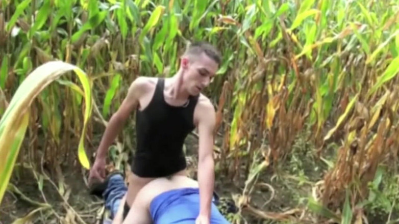 Crunch Boy: Flat boy fucked by twink in exhib outdoor