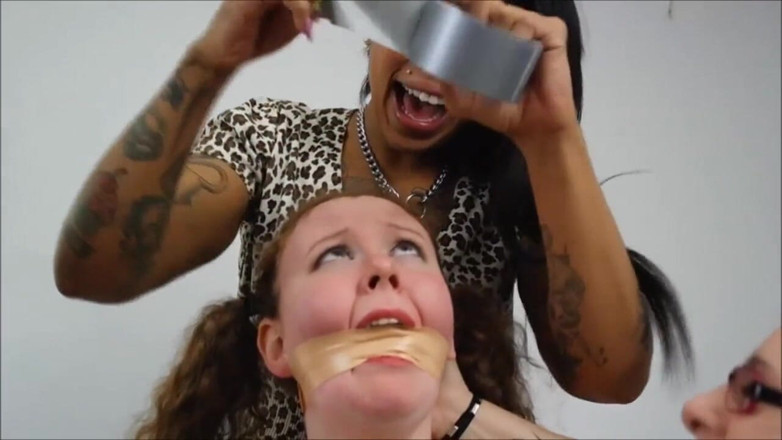 Selfgags classic: Hırçın öğürüyor zorbalık - 2. tur: Kailey'de şımarıklık!
