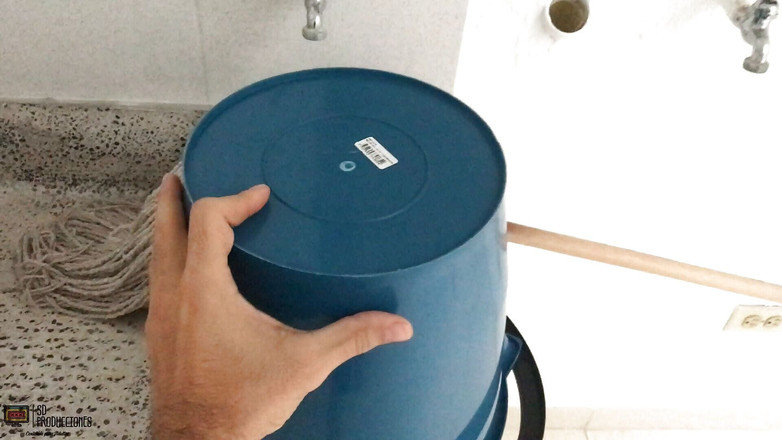 Emma vict: 在淋浴时找到她，我让她吮吸，然后我给她粗暴性爱和丰富的精液阴户 - 西班牙语色情