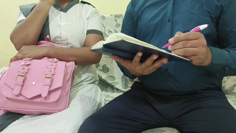 Mumbai Ashu: Indická collge dívka hardsex v domácí hindské hraní rolí