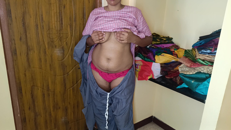 Ilakkiya: 女子高生