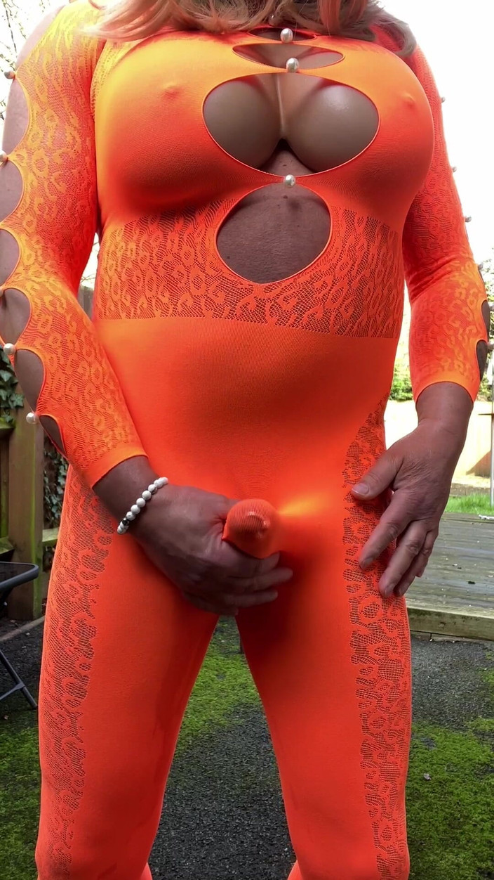 Kellycd2022: Amateur travestiet Kellycd2022 sexy milf pist in mijn bodysuit