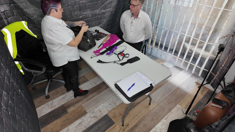 The Izars: サージェント・イザールがラテックスバブルの疑いを捜索