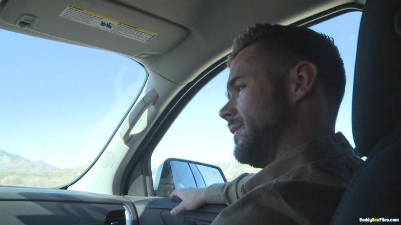 Daddy Sex Files: L'uomo dell'azienda sta imballando