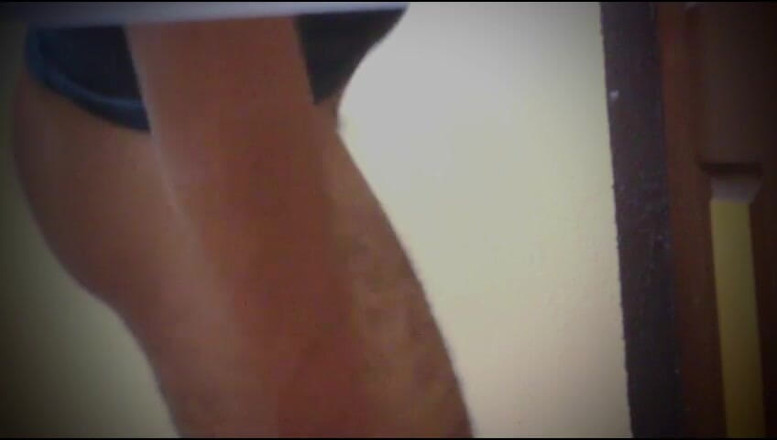 Tetto Michel: 나는 이성애자 친구가 내 화장실에 들어올 때 그를 촬영합니다