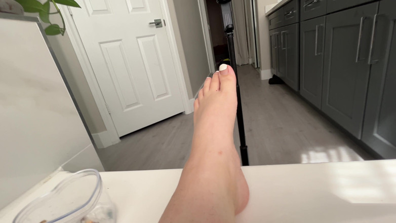 Lenna Lux: High Maintenance Giantess Goddess