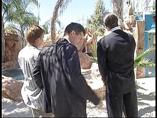 Hot Sex Party: Okouzlující blondýnka má tři ptáky, aby ji uspokojila