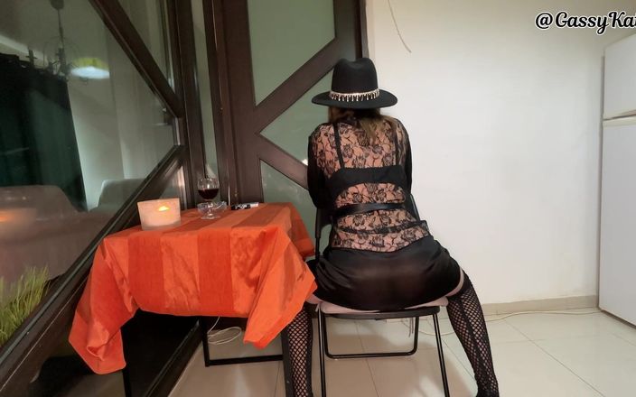 GassyKat: 女主人放屁和吸烟