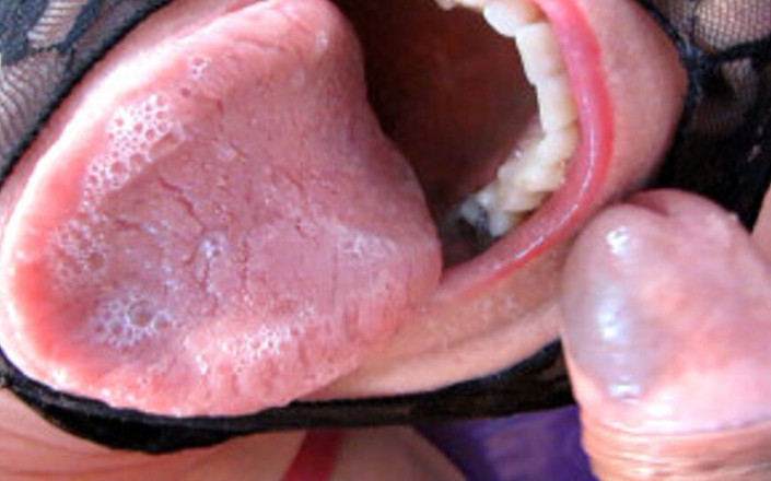 Hotvaleria: Crot di muka pakai masker nilonku