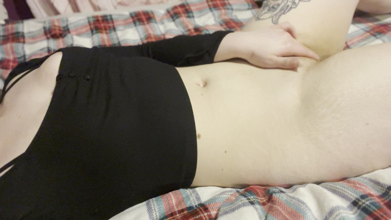 Naughty Vixen: Reibt meinen kitzler durch mein getränktes höschen