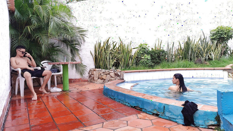 AmbargirlHot: 继母邀请她的继子到游泳池里做爱 - ambargirlhot