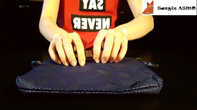 Saegin: 3[ASMR] Scratching textures, part 3 (NO TALKING)
