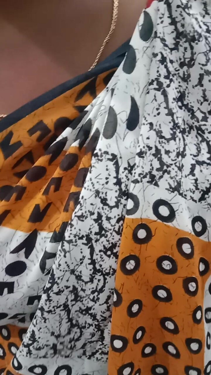 Santhi89: Tamil una ragazza molto carina