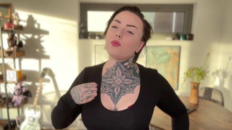 Miss Valentina: 그녀의 JOI와 함께 침대에서