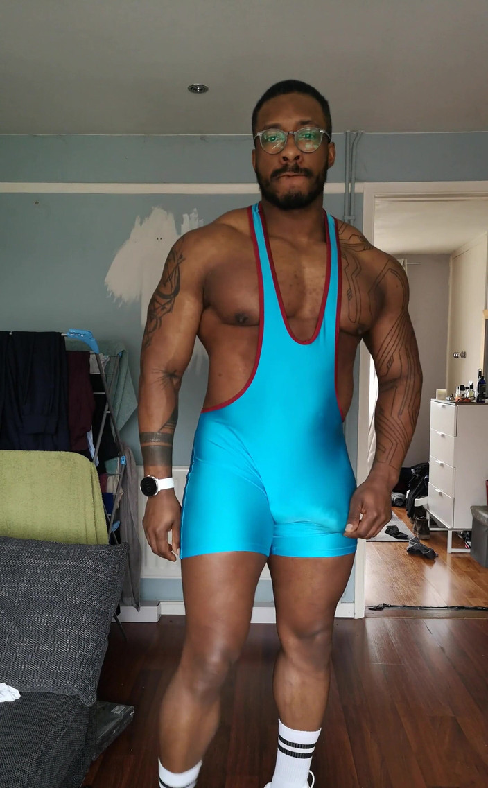 Amadeus: Więcej bug cock w tym tygodniu, jak będę w domu...