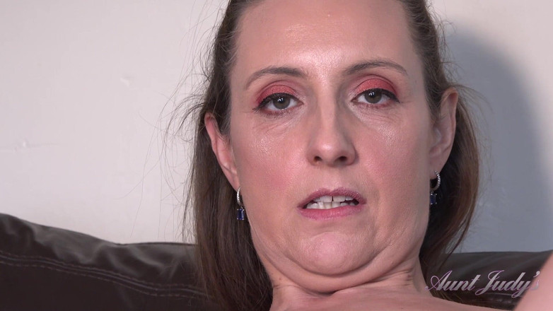 Aunt Judy's: Auntjudys - Vaše prsatá MILF nevlastní teta Keira vám dává tabu...