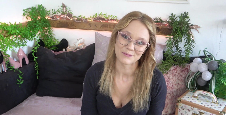 LeniFuchs: 내 사랑하는 안마사, 난 그냥 너에게 자신을 소개하고 싶었다. 나는 당신의 반응과 좋은 시간을 기대하고 있다