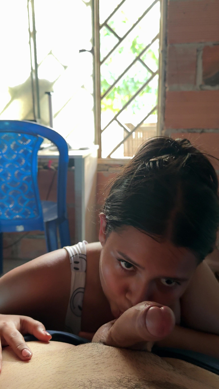 EMY_AND_JONH: 거실에서 방문자와 집에서 의붓아버지 따먹기